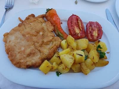Cutlet with baked potatoes