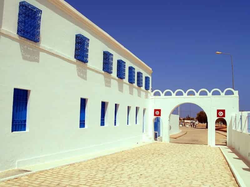 Entrée de la Synagogue la Ghriba à Djerba